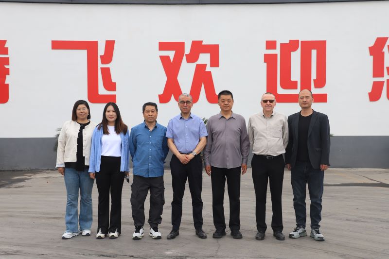 法孚集團(tuán)客戶蒞臨大型鑄造加工廠家-騰飛鑄鋼！