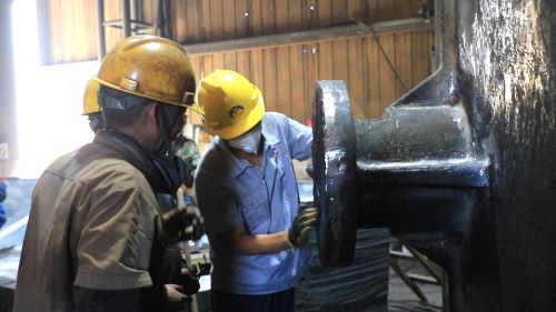 大型鑄造廠騰飛鑄鋼為您解答鑄鋼件輪轂是什么？