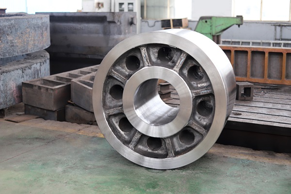 建材行業(yè)大型鑄鋼件托輪怎么選？騰飛鑄鋼為你揭秘