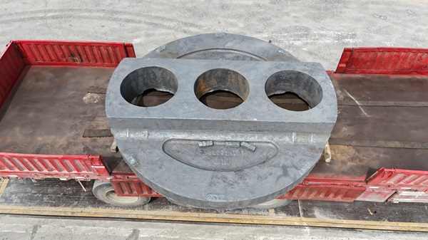 選購建材行業(yè)大型鑄鋼件，除了強(qiáng)度，還需關(guān)注哪些關(guān)鍵性能？