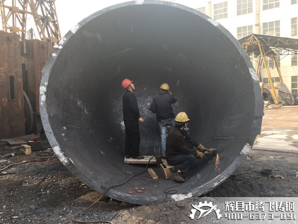 鑄鋼件加工廠家渣罐精整現(xiàn)場